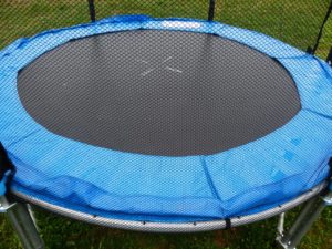 trampoline 114587 1280 300x225 - Trampolin Randabdeckung und ihre Unterschiede